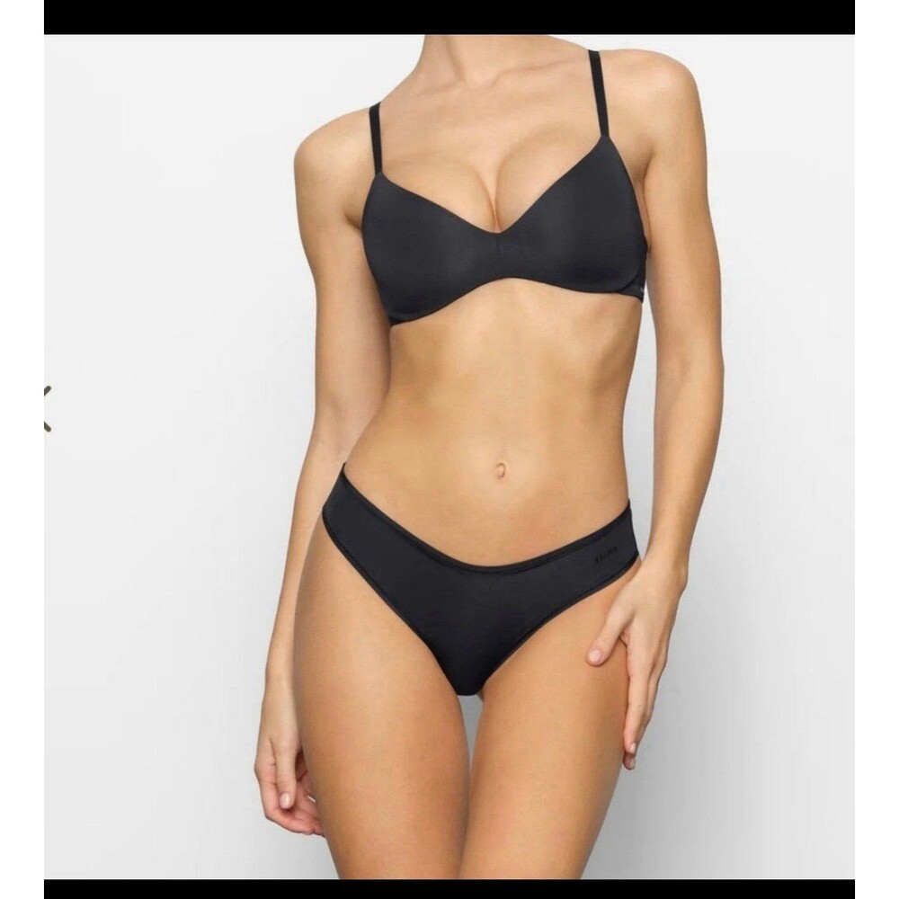 Skims Wireless bra Onyx 34H